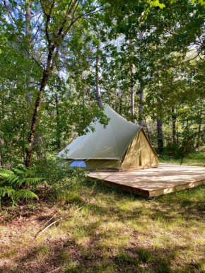 Camping la Kahute - Tente tipi au coeur de la fôret